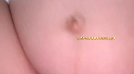 Беременная узбечка с огромным животом оголившись в душе показывает свою письку крупным планом
