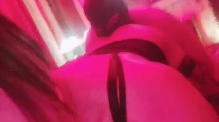 Узбек лижет письку на камеру