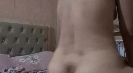 Зрелая узбечка долго скачет на члене толстого мужа перед сном пока он не кончит в ее киску